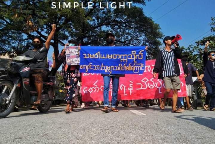 Mandalay Coalition Strike protesting against the military dictatorship by chanting slogans "Seize our lost human rights by revolution "

#Cambodia_RejectTerrorists
#WhatsHappeningInMyanmar
#Dec7Coup