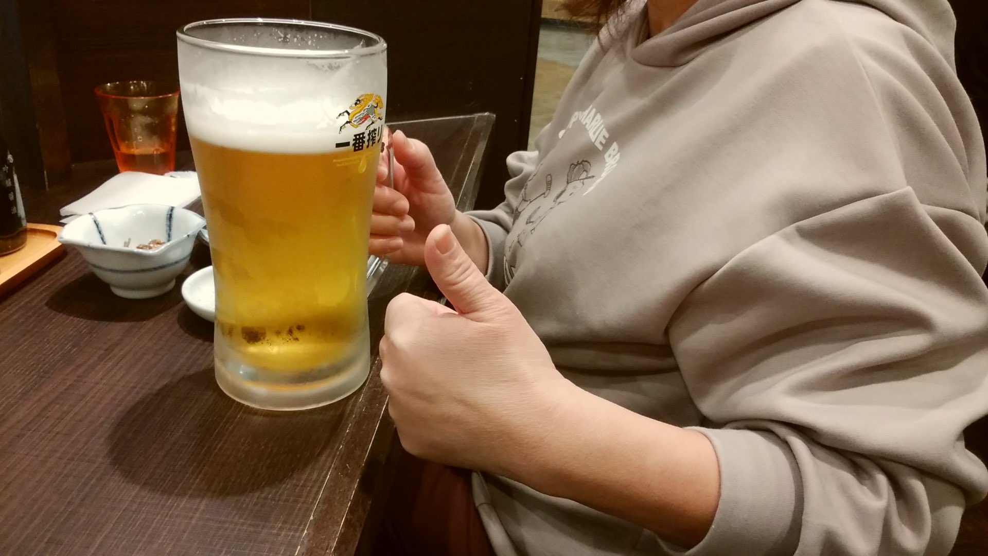 獣神サンダー ライガー Jyushin Thunder Liger 今日は岡山大会の解説です 新幹線で向かいます 博多駅まで嫁がお見送り お昼ご飯を一緒に食べましたが嫁 １リットルジョッキの生ビール これが目的だったんかぁ その後も中生ビールを２杯おかわり