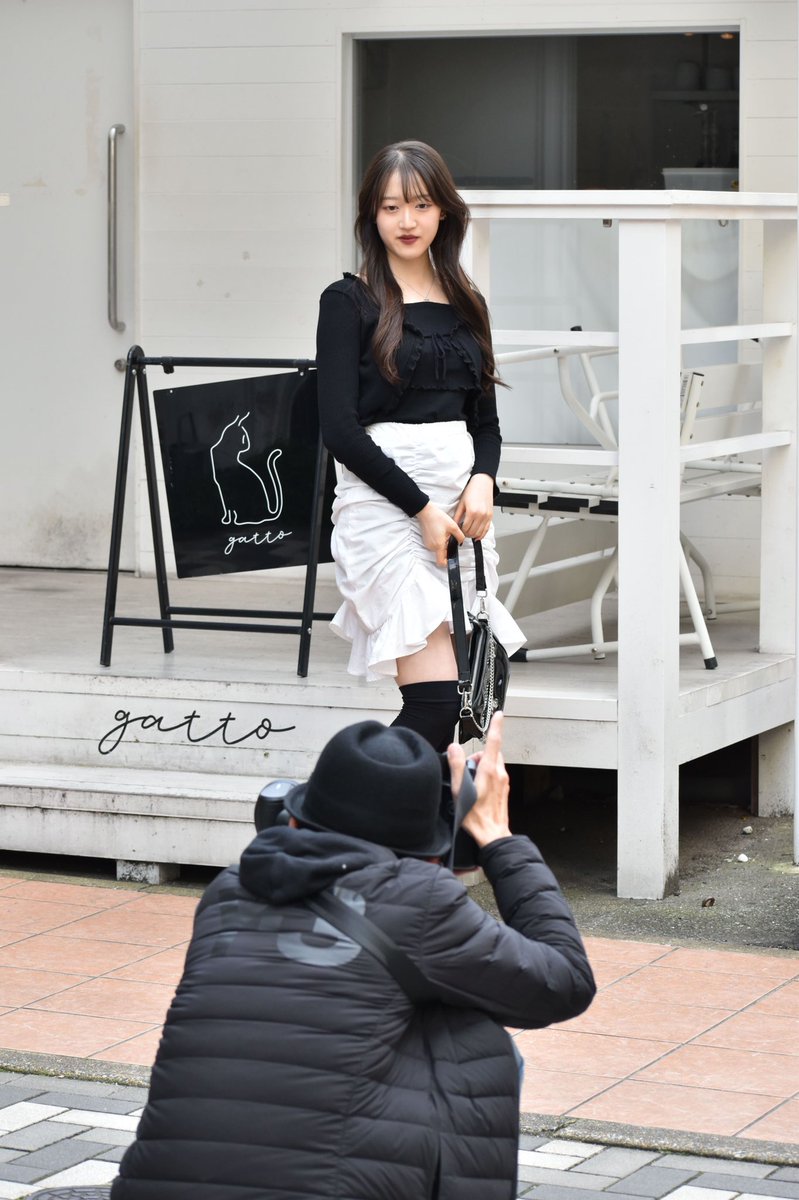 Sync8_JP's tweet photo. 県立高校の生徒さんとECサイトに使う素材の撮影をしました〜！
ファッション科の生徒さんなので撮りなれていますね👏🏻👏🏻 https://t.co/EbjTn6W3W4