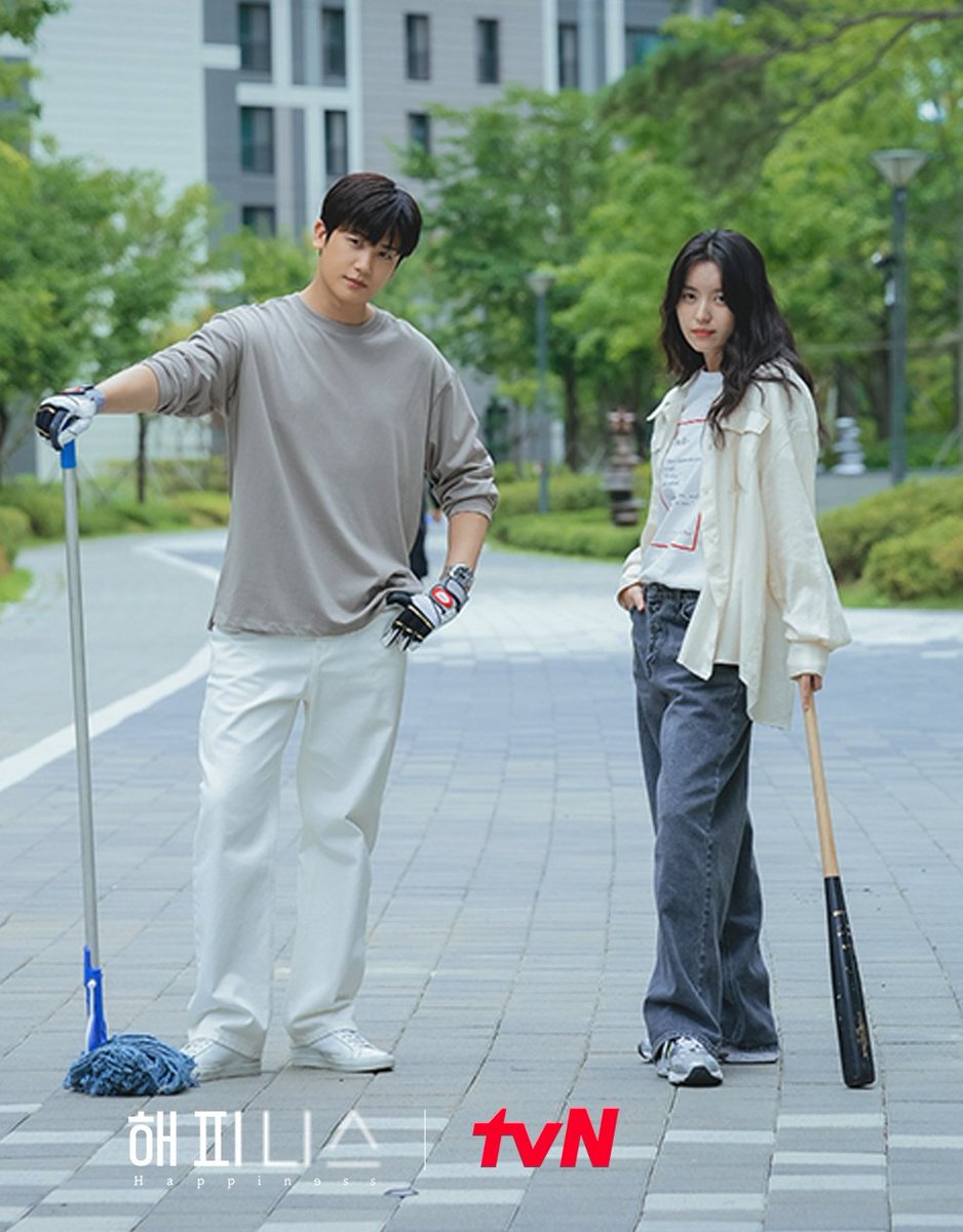 kdramathoughts_'s tweet photo. i love these two sm! 💛 https://t.co/aGsaoB4GPW