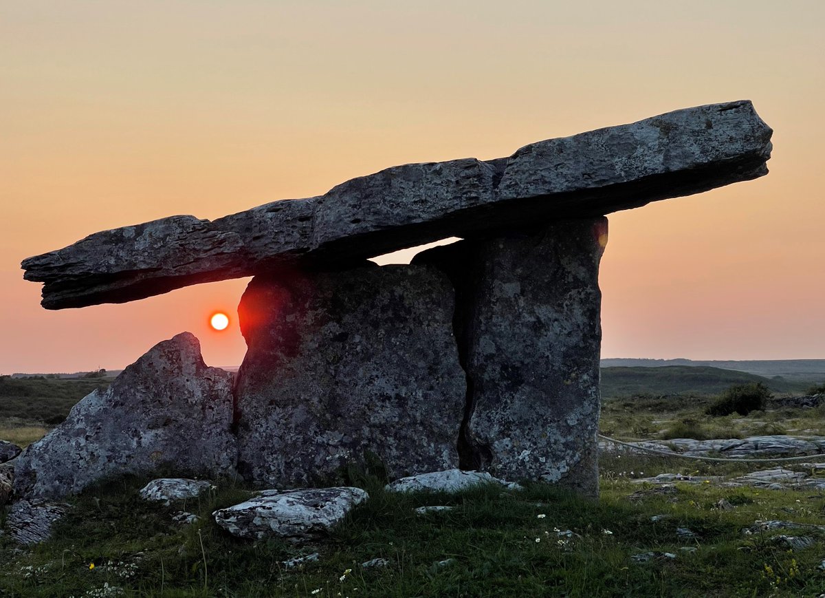 #TombTuesday Poulnabrone Portal Tomb late summer sunset - Co.Clare
#neolithic #clare #theburren
