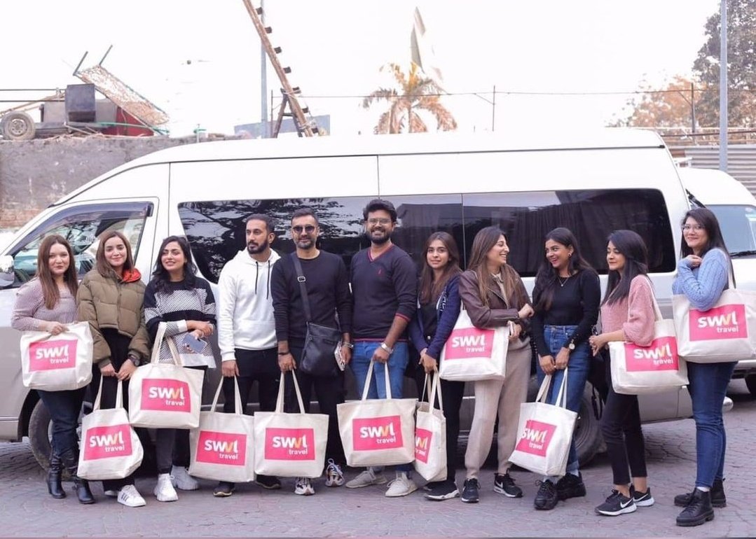 foodiegiirl's tweet photo. Recently saw on instagram influencers including @FizzahRajput from KLI travel to Nathiagali with @swvlPakistan in hiaces/coasters! Didn’t know they had city-to- city options too how Convenient it is😻🙌🏼 #SwvlTravel https://t.co/Zi6WvEO2Rp