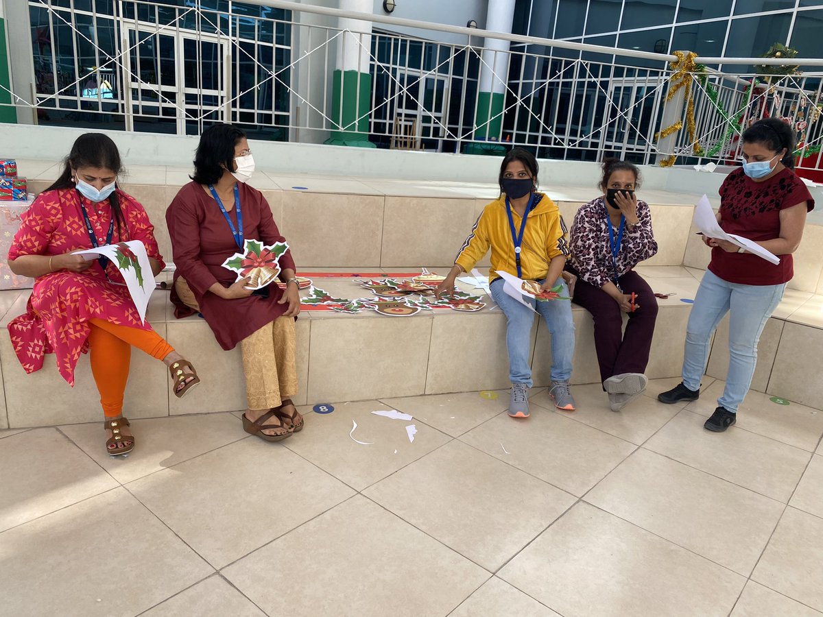 Santa’s Elves are in action, Welcome to the Grotto!!@GMA_Primary <a href="/ElizabethJohn00/">ELIZABETH JOHN</a>