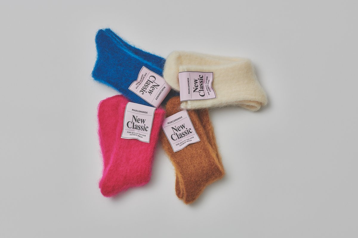LVGP_PR's tweet photo. 履いているだけでテンションが上がる #MARCOMONDE のソックス🧦
糸が細く、見た目よりも薄手の仕上がりで、パンプスにも合わせていただけます✨
冬の暗くなりがちな足元のポイント使いに最適です。

https://t.co/TVdVMbBZCW

#ラブレス #loveless #ラブレスセレクト https://t.co/YVA3j5G0lB