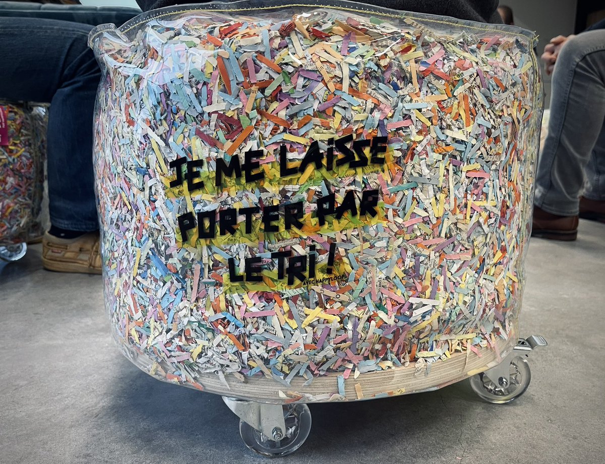 Prefet37's tweet photo. Visite par @Prefet37 d’#Ecophyse
créée en 2011 par Magalie Frontero. Objectif : trouver des solutions de recyclage ♻️ .
HappyLoop ajoute une touche d’humour 😆 à la démarche de recycler avec des contenants ludiques. https://t.co/iR6y5ZmqBh