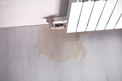 Don’t be stuck with a broken radiator during these cold months ❄️ 
Contact CQ-
crownquotes.co.uk 
☎️0203 432 3835.