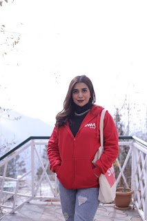 le_ainaa's tweet photo. Influencers such as @FizzahRajput from KLI travels @swvlPakistan recently travelled to Nathiagali with @swvlPakistan in hiaces/coasters!

It's great that you can reserve an entire coaster, a BRV, or even a Hiace! The winter break has been arranged. 

#SwvlTravel https://t.co/kCEe3G2KED