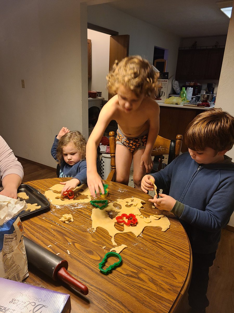 Betty6873's tweet photo. Making cookies https://t.co/daS4smhF7M