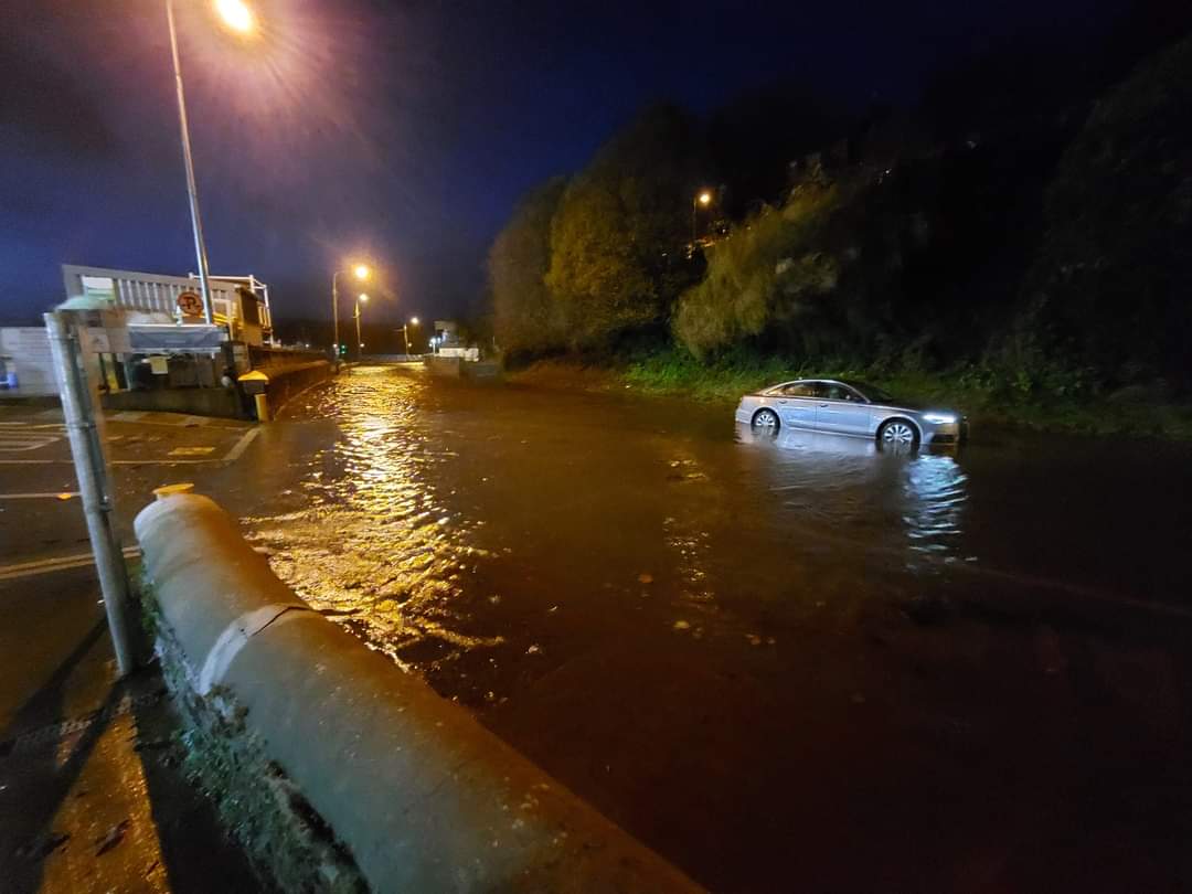 KinsaleObserver's tweet photo. #StormBarra A picture of the World's End, Kinsale, posted on social media by a resident. Simply #impassible https://t.co/3lUqJuaDQI