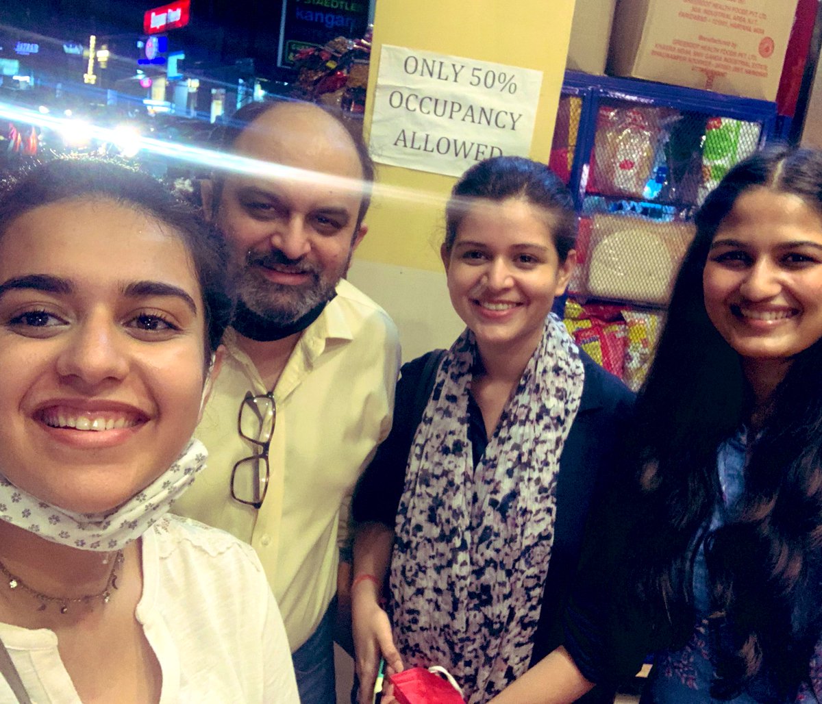 ParnikaDeora's tweet photo. Happy happy birthday to my mentor and wisest friend. 
May your life be filled with only laughter, love and lots of clients ! 
@samir_kapur https://t.co/VoVuu01sNu