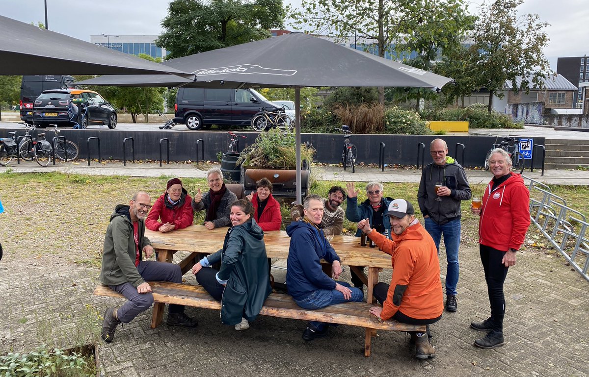 KeistadFietsF's tweet photo. 7dec, Dag van de Vrijwilliger! We willen ons team bedanken voor hun inzet en betrokkenheid! Het hele jaar vieren we de fiets. We leveren een positieve bijdrage aan @gemeenteamersfoort als fietsstad! #keistadfietsfestival #dagvandevrijwilliger #amersfoort #denieuwestad #fietsfun https://t.co/ojVvBupHrL