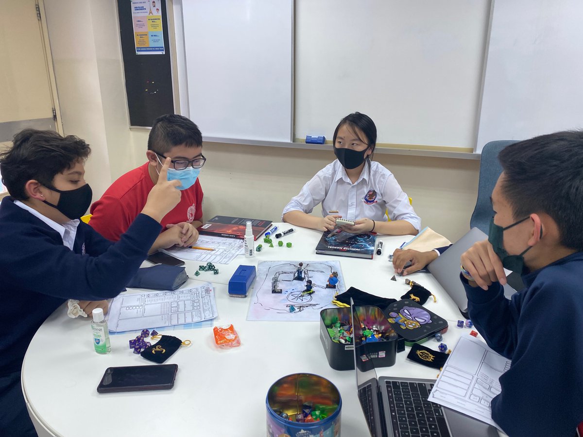 KimberlyW08's tweet photo. Storytelling and questing on a Tuesday afternoon!  #AISSharethelove #redbrick125 #dnd5e https://t.co/caVbqcddhn