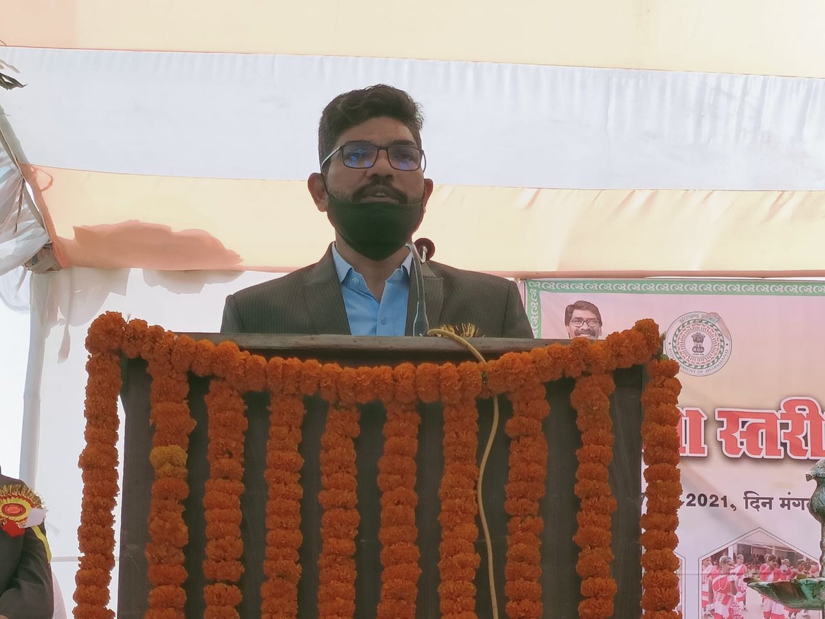LateharDistrict's tweet photo. कस्तूरबा गाँधी बालिका आवासीय विद्यालय लातेहार में आयोजित जिला स्तरीय कस्तूरबा संगम -2021  में छात्राओं को सम्बोधित करते उपायुक्त लातेहार अबु इमरान l
@JharkhandCMO
@HemantSorenJMM
@Jagarnathji_mla
@prdjharkhand https://t.co/w91jyL12aU