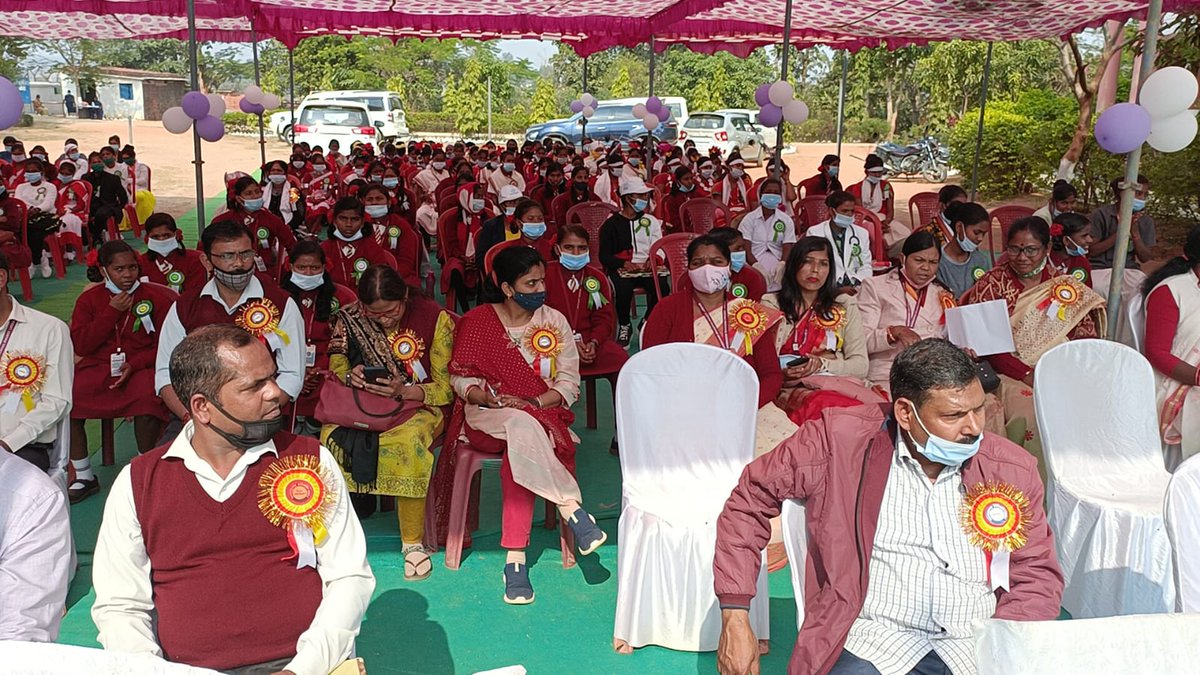 LateharDistrict's tweet photo. कस्तूरबा गाँधी बालिका आवासीय विद्यालय लातेहार में आयोजित जिला स्तरीय कस्तूरबा संगम -2021  में छात्राओं को सम्बोधित करते उपायुक्त लातेहार अबु इमरान l
@JharkhandCMO
@HemantSorenJMM
@Jagarnathji_mla
@prdjharkhand https://t.co/w91jyL12aU