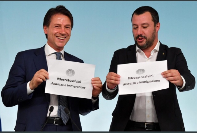 Fiorellissimo's tweet photo. @Axen0s #Rebecchi quello ogni giorno scrive che #conte è di sinistra . 🤦♂️ https://t.co/EN7xQ30s25