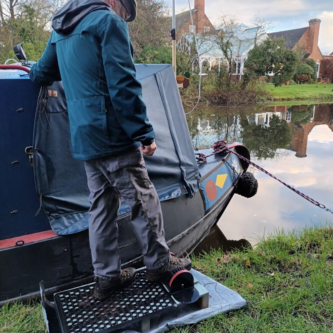 DeenaI's tweet photo. Dec 7 Storm Barra we are ready for your rain. Our mud buster is in full operation!
#boatlife #boatsthattweet #lifesbetterbywater #canals #offgrid #narrowboats #alternativeliving #livethelifeyouwant #lifeafloat #makingthemostoflife #worklifebalanced
#family #mud https://t.co/z5eCeIyQH6
