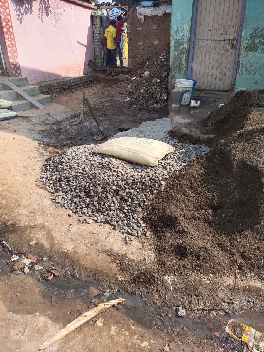 kausar_nargis's tweet photo. #RT_Share
Alhamdulillahi Rabbil Aalameen
Construction of their (widow lady with her 3 children) room started.
All possible with the help of you guys.
JazakAllahu Khaira.
Keep #Donating for noble causes.
BE THE REASON SOMEONE FEELS WELCOMED, SEEN, HEARD, VALUED, LOVED & #SUPPORTED https://t.co/6t2yUBxeEv