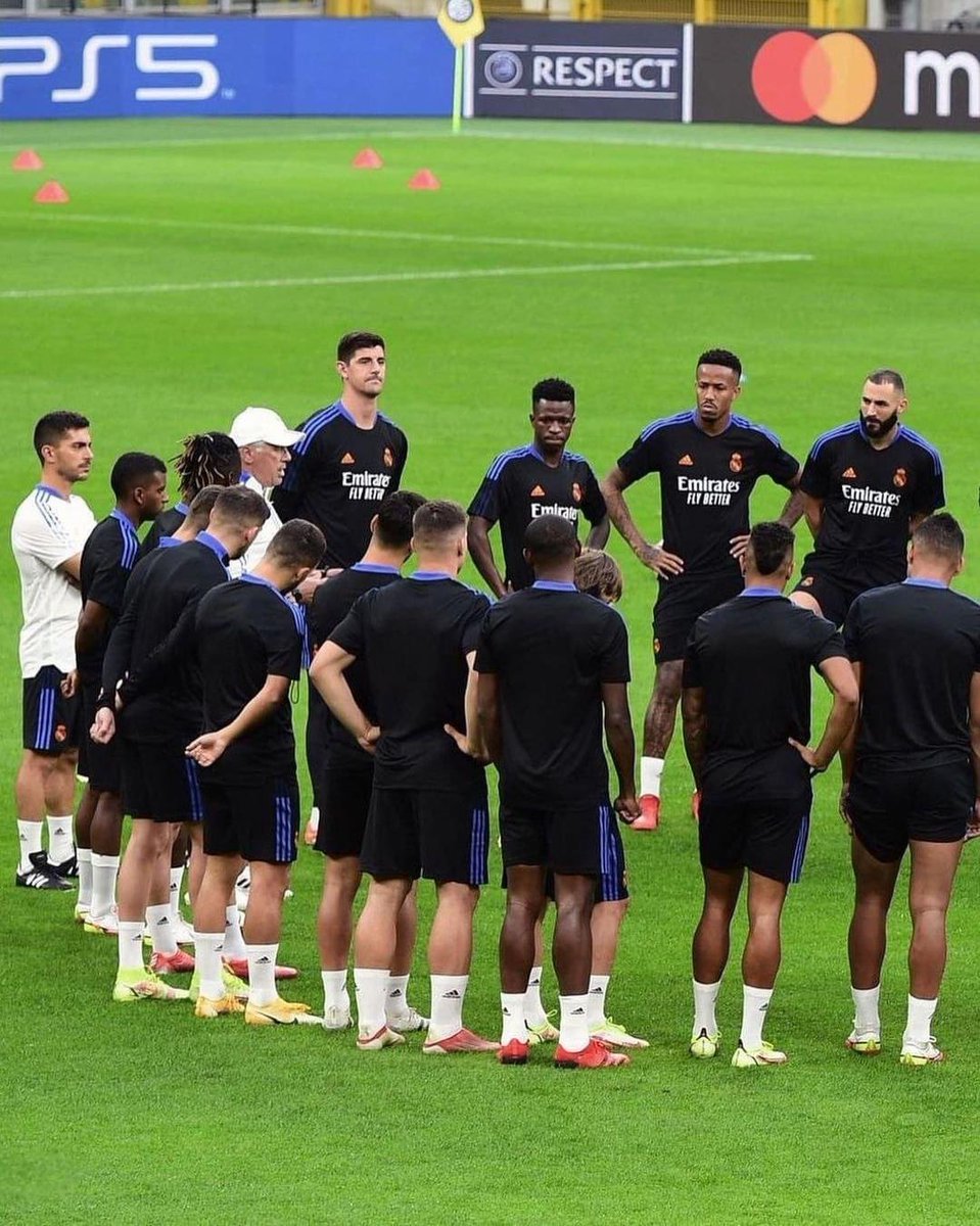 manuficha5's tweet photo. “90minuti en el Bernabéu son molto longo..." (JUANITO)
#VamosReal #HalaMadrid #madridinter
@tonintorero @j7_roberto @inakibustos @rampunsen https://t.co/ZWUxyw7RiT