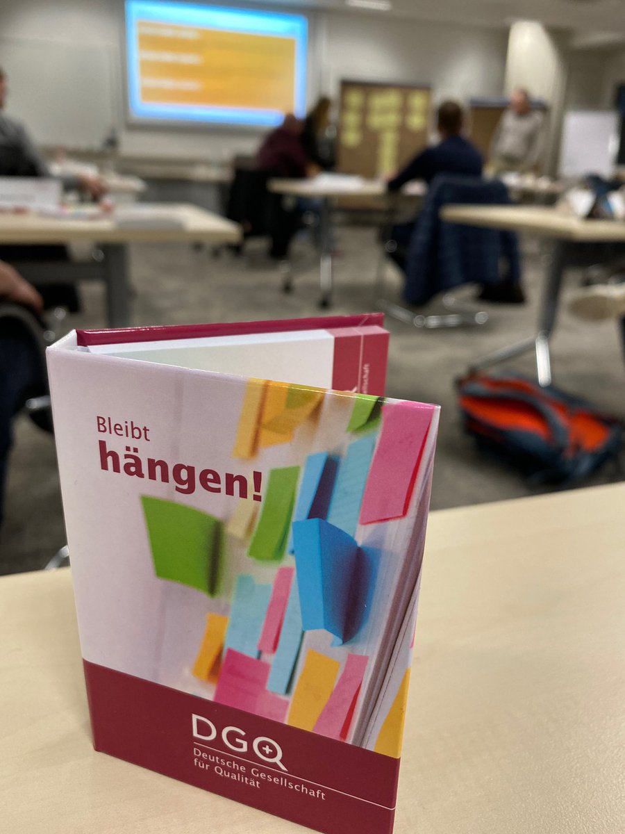 DGQffm's tweet photo. Erster Tag des neuen #QM-Trainings war spannend und interaktiv. In Gruppen wurden zum Thema ‚mitarbeitende und Schnittstellen einbeziehen’ viele Ideen und Vorschläge gesammelt und diskutiert. 🗣📝 #startyourqm https://t.co/Ljk8xm5FIS
