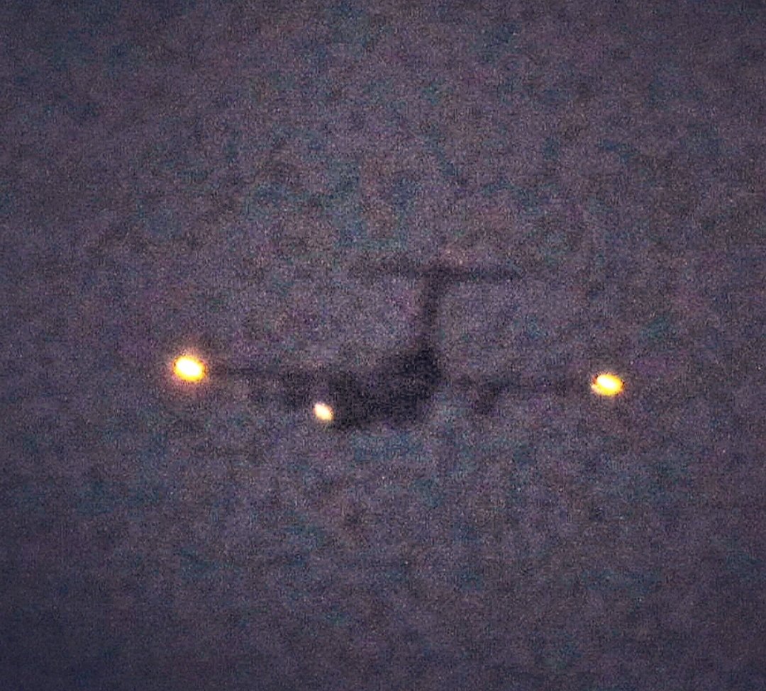 BloodyPolitics's tweet photo. Dark, freezing, cold start. Hope you had your porridge guys.
I did.
#AvGeek
#USAF 🇺🇸
#C17
#RCH807
02-1111 https://t.co/dVVH7IJKNk