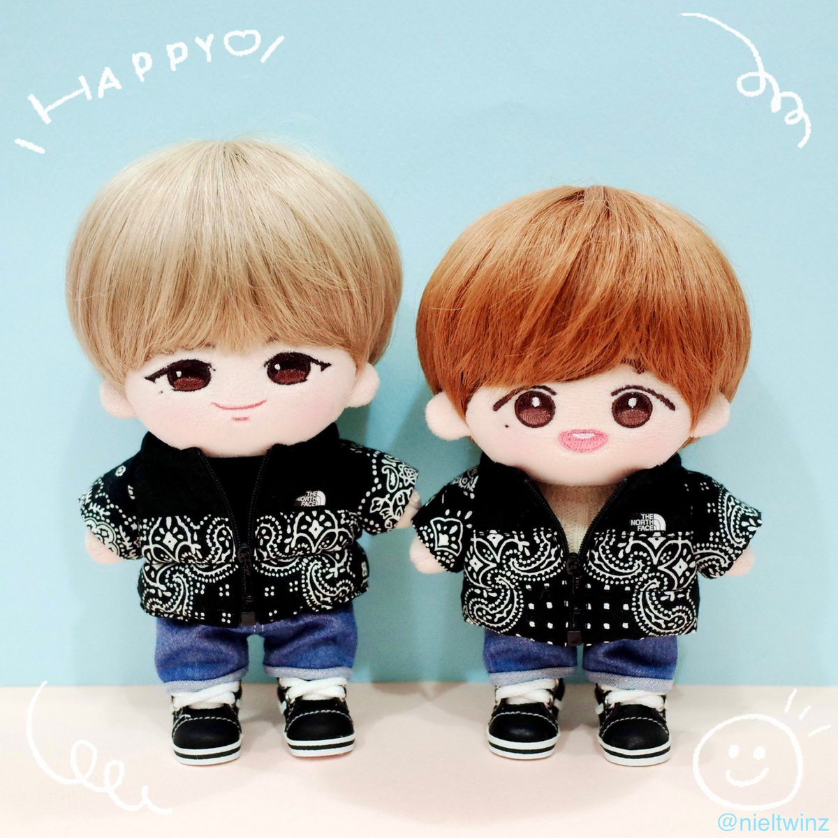 따뜻한 패딩 완성!!
남은원단으로 하나 더 만들었는데 욕심이 부른 솜빵빵패딩..
슈슈옆에있으니 코룽이 넘나 아가아가😍
#베베코룽 #슈슈녜리