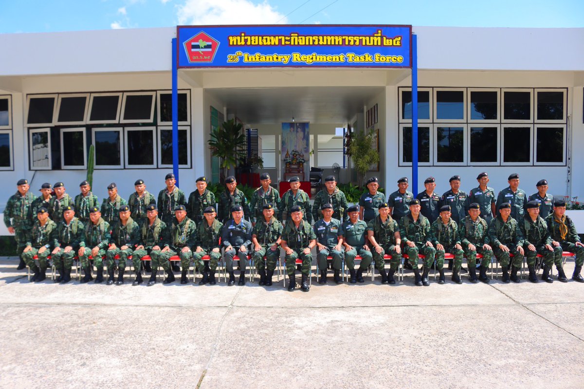 💂🌈 7 ธ.ค. 2564 พ.อ. ภูมิพัฒน์ บุญเรืองขาว ผบ.ฉก.ร.25 ประชุม นขต.ฉก.ร.25 เน้นย้ำนโยบายสำคัญ ข้อสั่งการของผู้บังคับบัญชา พร้อมทั้งการกระทำผิดกฎหมายตามแนวชายแดนไทย-เมียนมา ด้าน จ.ระนอง-ชุมพร และการป้องกันไวรัสโควิด-19 สายพันธุ์โอไมครอนอย่างเคร่งครัด💂🌈
 <a href="/reg2564/">หน่วยเฉพาะกิจกรมทหารราบที่ ๒๕</a>