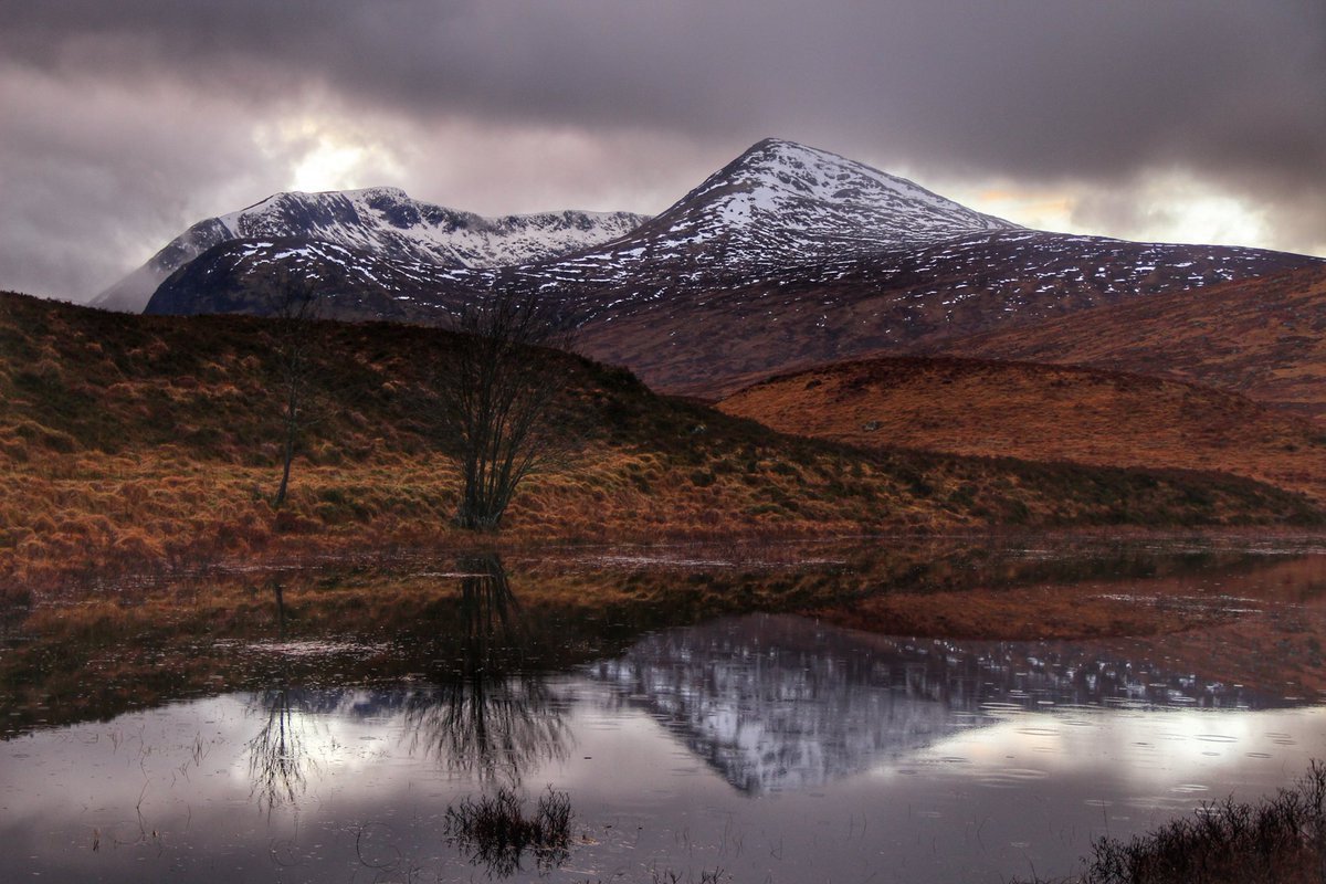 Kimkjaerside's tweet photo. Happy #TravelTuesday Where would you rather be today? Woke up to frost this morning and I'm dreaming of being back in the Scottish Highlands 💙🏴󠁧󠁢󠁳󠁣󠁴󠁿 @VisitScotland #ScotlandIsCalling #RespectProtectEnjoy #ScotlandIsNow https://t.co/74mGcEfPRF