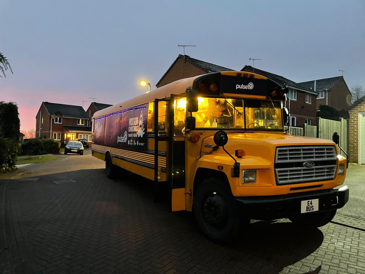 HitsWYorksNews's tweet photo. We’re on a HUGE YELLOW BUS!! Come and see us 👏 https://t.co/KR2tfP0F3z
