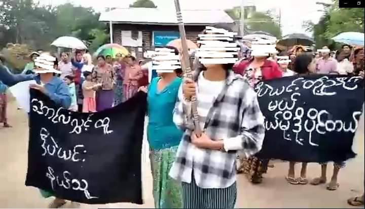 Diana267826's tweet photo. A women-led protest rally was held in the rain in Sagaing's Depayin township on December 7 to demand the fall of the military junta &amp; release of political detainees. #Cambodia_RejectTerrorists #Dec7Coup  #WhatsHappeningInMyanmar https://t.co/aVUnS6SGz1