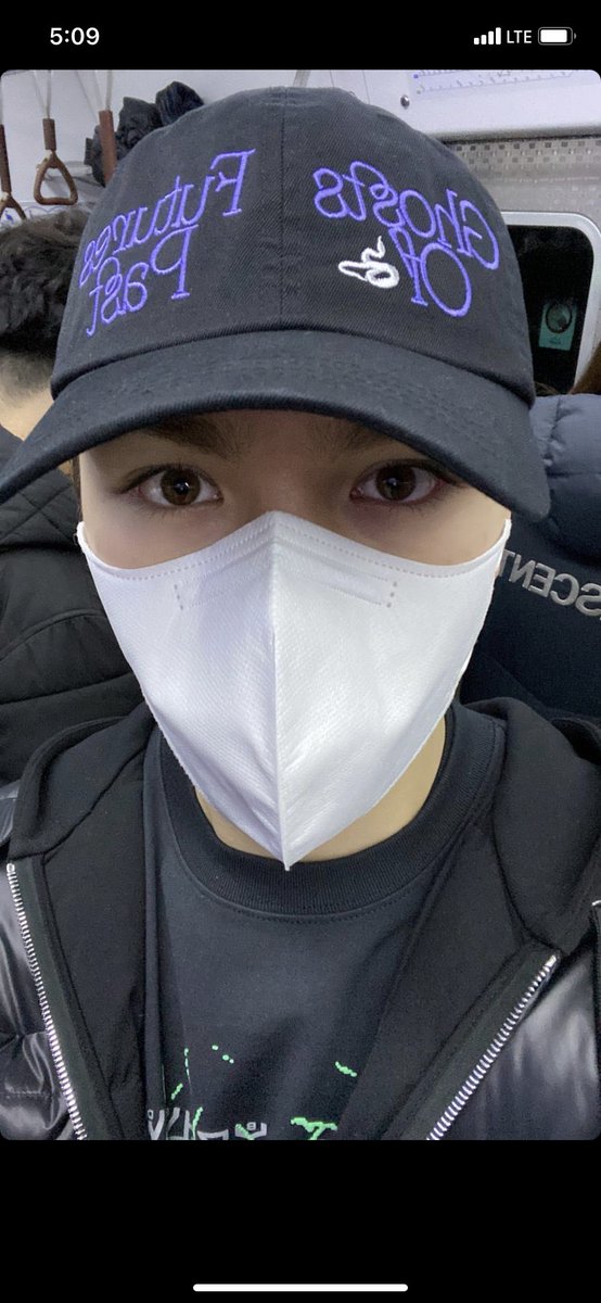stunningyouth's tweet photo. he's on his own challenge #MAMAVOTE #seventeen https://t.co/IjqrWzOWuf