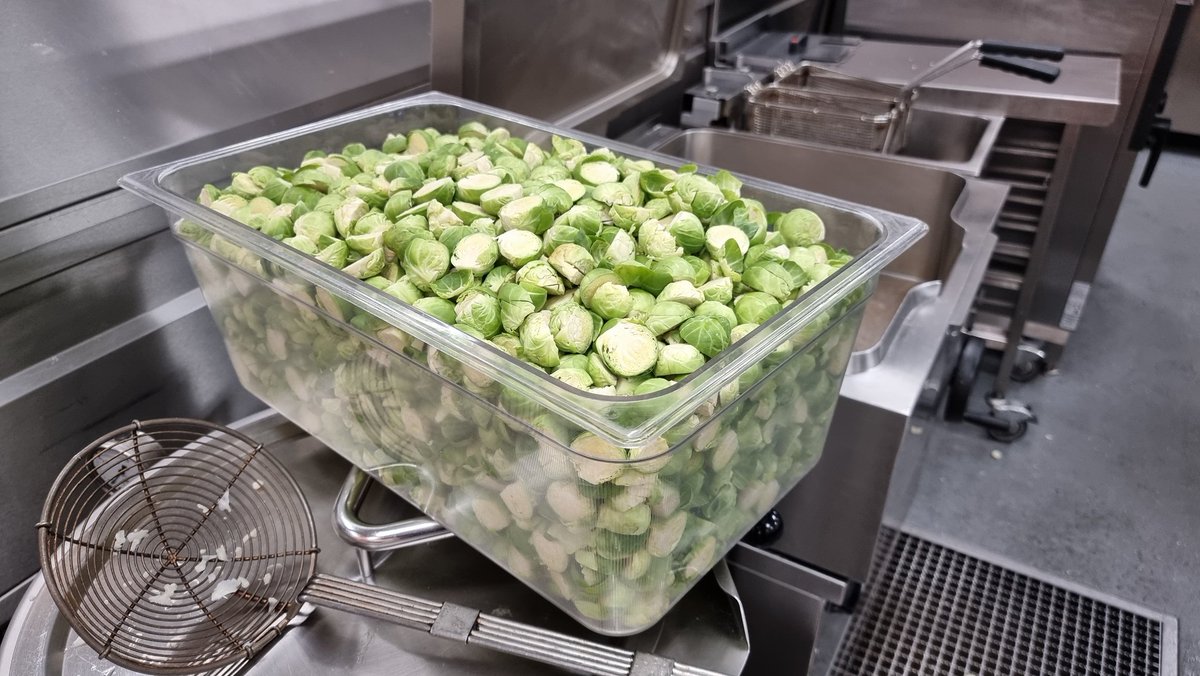 FSTW (Maritime) preparing for the training serial of the year; Christmas Dinner.  A huge effort which will be appreciated by all FSTW students.   BZ. <a href="/DSLAWorthy_Down/">DSLA</a>