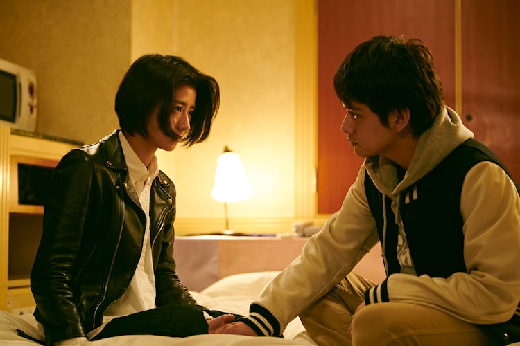 eiga_natalie's tweet photo. 黒島結菜が北村匠海と見つめ合い、公園で飲む「明け方の若者たち」新写真4点
https://t.co/YRCllLc4Y2

#明け方の若者たち #黒島結菜 #北村匠海 https://t.co/os2o72ocet