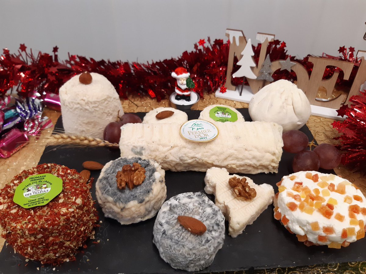 FabreAdeline's tweet photo. J-18 avant Noël 🎅 🤶🎄
Pensez aux fromages de chèvre pour vos repas de fête 🧀 🐐 🎄 

#Noel #fromagedechevre #allier #bourbonnais https://t.co/5tBtLeBFBO