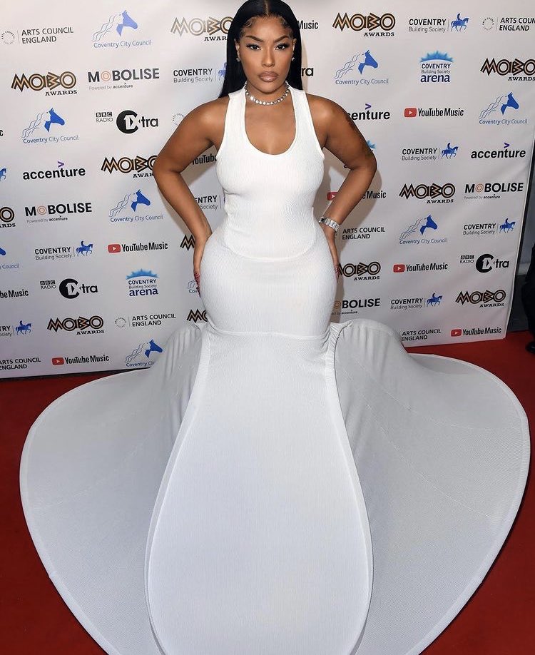 hourlystefflon's tweet photo. Mobo awards outfit 😩@stefflondon https://t.co/JDLdsaVWBJ