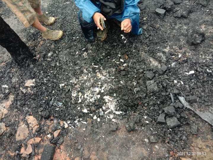 miN13700's tweet photo. Lal Ro Mawi, 24, was abducted as human shield by military while he was working on his farm in Thanphyo vlg of Kalay tsp on east bank of Myittamyit River at around 8 am on Dec 4. He was BURNT TO DEATH in Umehtoo vlg where military burned houses
#WhatsHappeningInMyanmar
tw // death https://t.co/vKvzSZTRZM