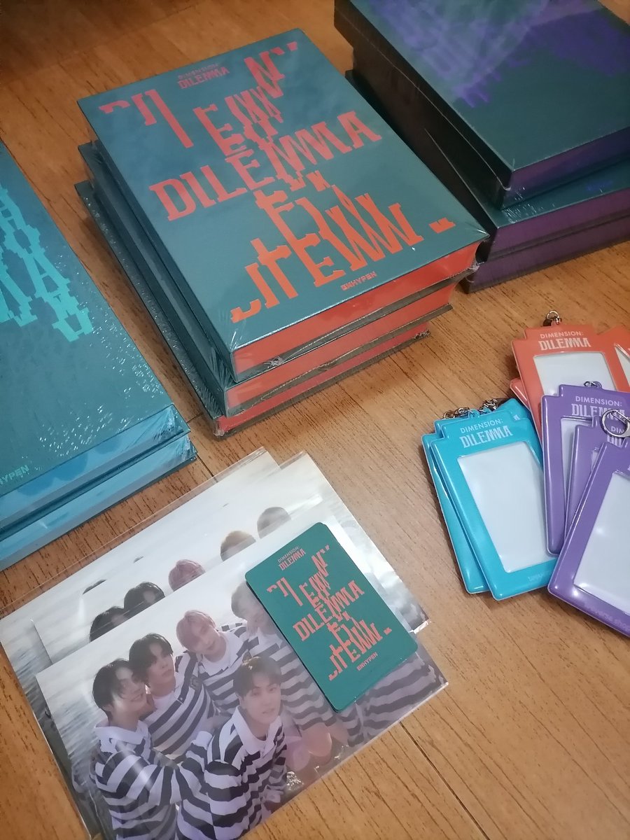 Shopia_ph's tweet photo. #ShopiaUpdates
Finally dimension dilemma album arrived on our address !! kindly give us a time to pack and sort out your orders ! also some pobs has dents due to shipping and bc of the card holder, pooling forms will be sent within this day tysm ! https://t.co/GU51Aod2vu