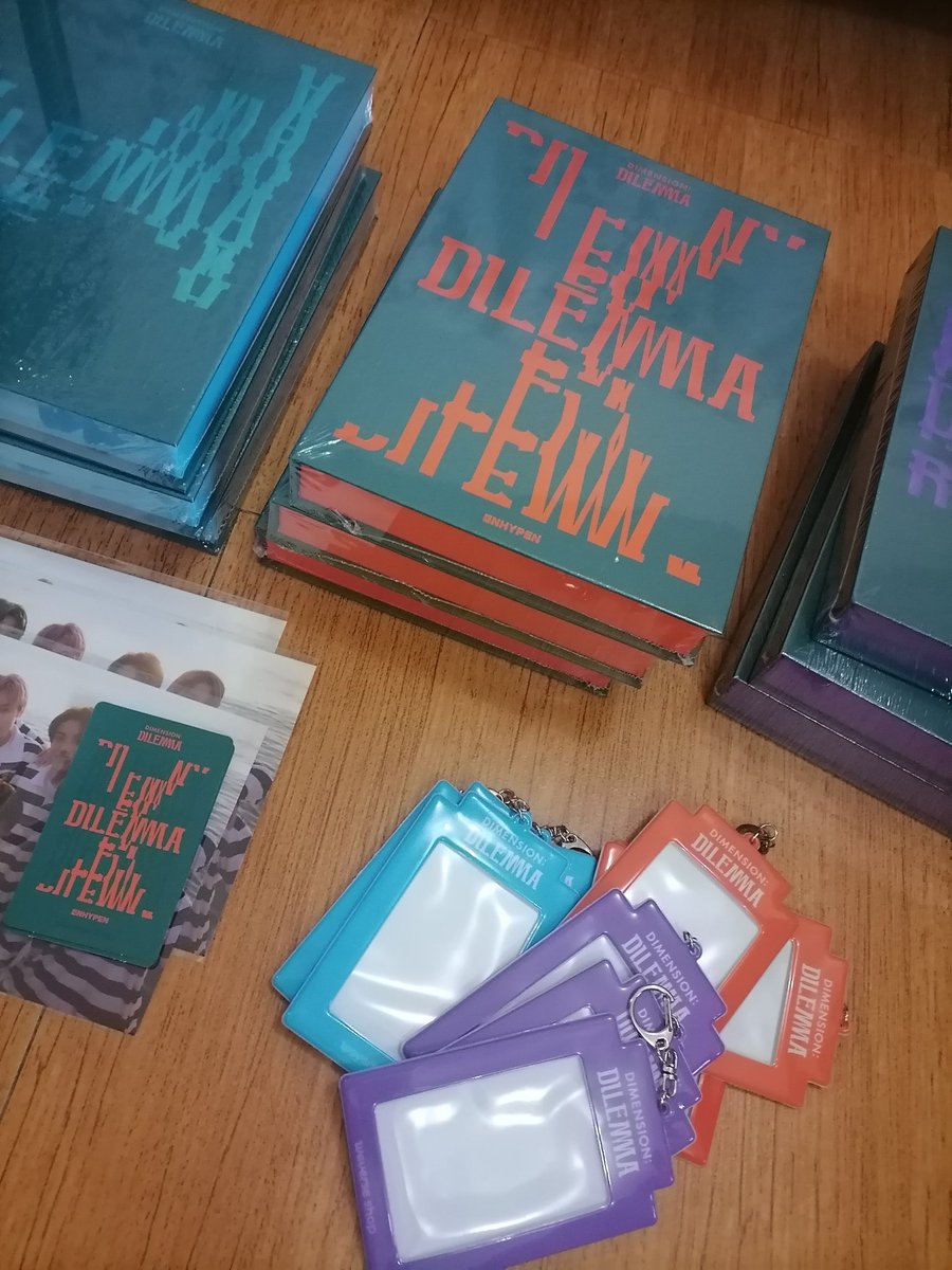 Shopia_ph's tweet photo. #ShopiaUpdates
Finally dimension dilemma album arrived on our address !! kindly give us a time to pack and sort out your orders ! also some pobs has dents due to shipping and bc of the card holder, pooling forms will be sent within this day tysm ! https://t.co/GU51Aod2vu