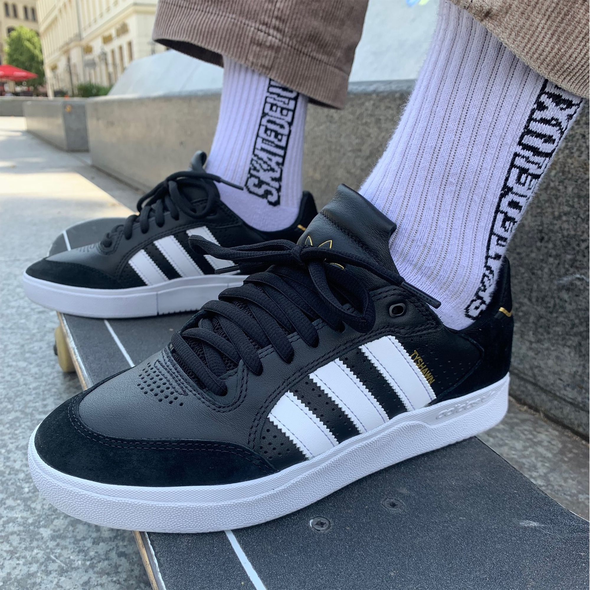 SKATEDELUXE on Twitter: "Wear Test: in our review of the @adidas Skateboarding Tyshawn Low will learn everything about the new Low model. ⬛ https://t.co/fA9tfH7c9E #skatedeluxe https://t.co/doQg97wgpt" Twitter