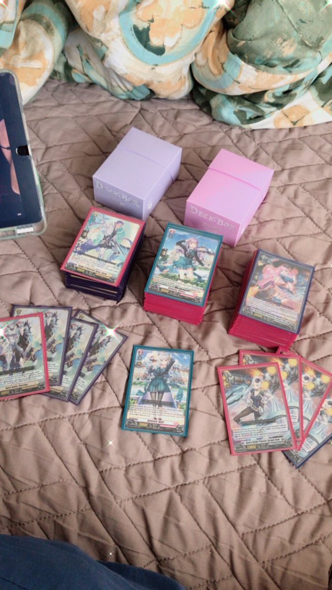 keippuccino_'s tweet photo. got a bunch of triple rare foiling cards for my main decks!!! also bought a new starter deck to try! they're beautiful 🤩 

#cardfightvanguard #bastion #seraphsnow #lyricalmonasterio #kairi #tcgworld #TCG https://t.co/6MCsh7T7gL