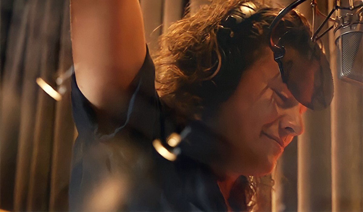 harrydailyposts's tweet photo. pov: long hair harry styles in the recording studio smirking at you https://t.co/46ZuhKYEv5