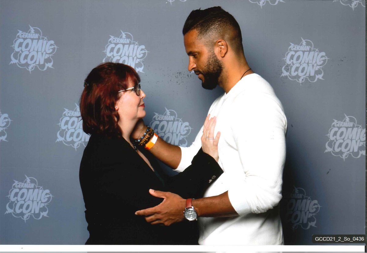 Aukele20's tweet photo. What a great meeting! Thank you @MrRickyWhittle for reading moment and the photo! https://t.co/6hpdu0JAUh
