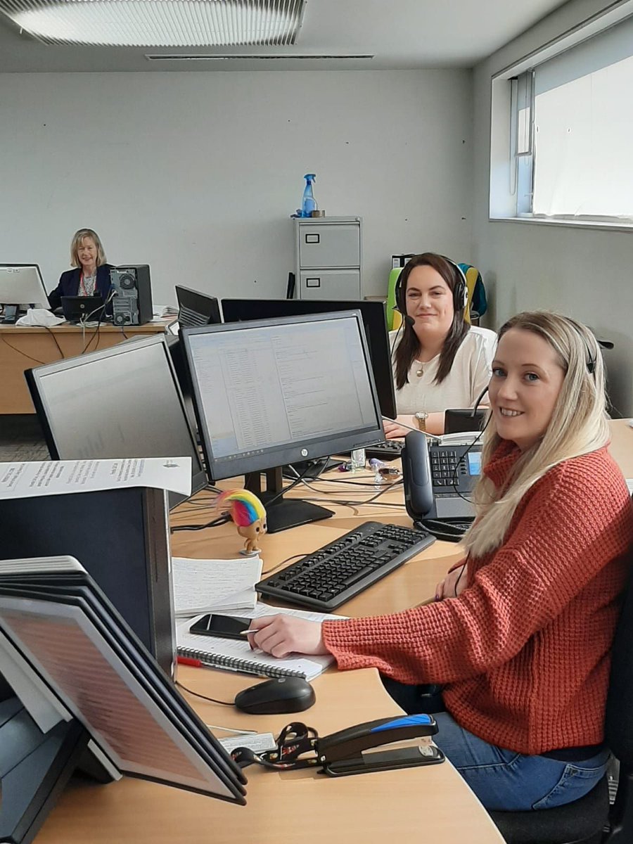corkcitycouncil's tweet photo. 🔴Red Weather Warning - Useful Numbers☎️

⚠️Emergencies - 112
⚡️ESB - 1800 372 999 
🚰Irish Water - 1800 278 278 
🌳🛣️Cork City Council's Customer Service - 021 492 4000

🛑Don't make any unnecessary journeys today 

➡️Check in on your vulnerable neighbours if safe to do so https://t.co/6L0peHkcn7