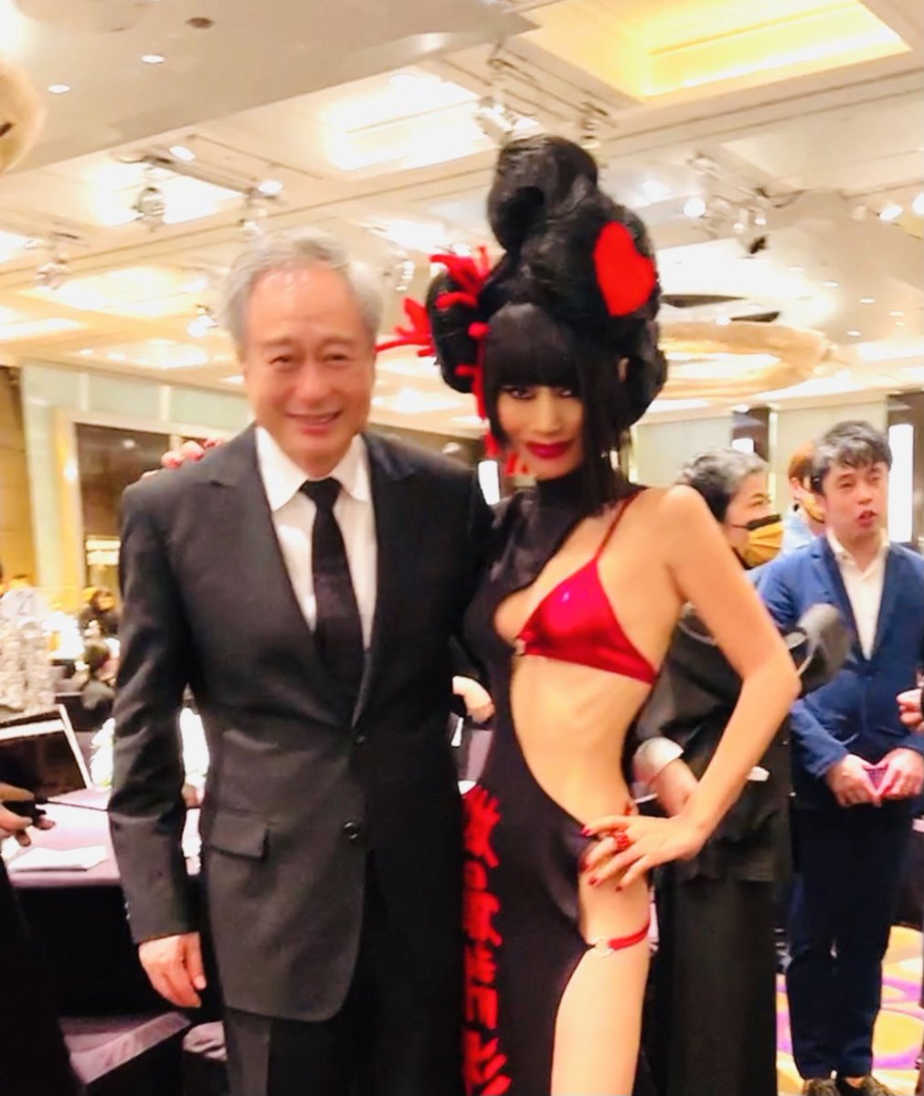 RealBaiLing's tweet photo. had all the fun posting celebrating, now I am posting something more serious for you, these 6 pics are me with these 3 #topdirector in Taiwan , of cause I love to work with all of them, I had honor to meet talked
https://t.co/MDpi2j8bKl #bailing #bailingmovie #白靈 #白靈電影 https://t.co/PYTkKZ2i2U