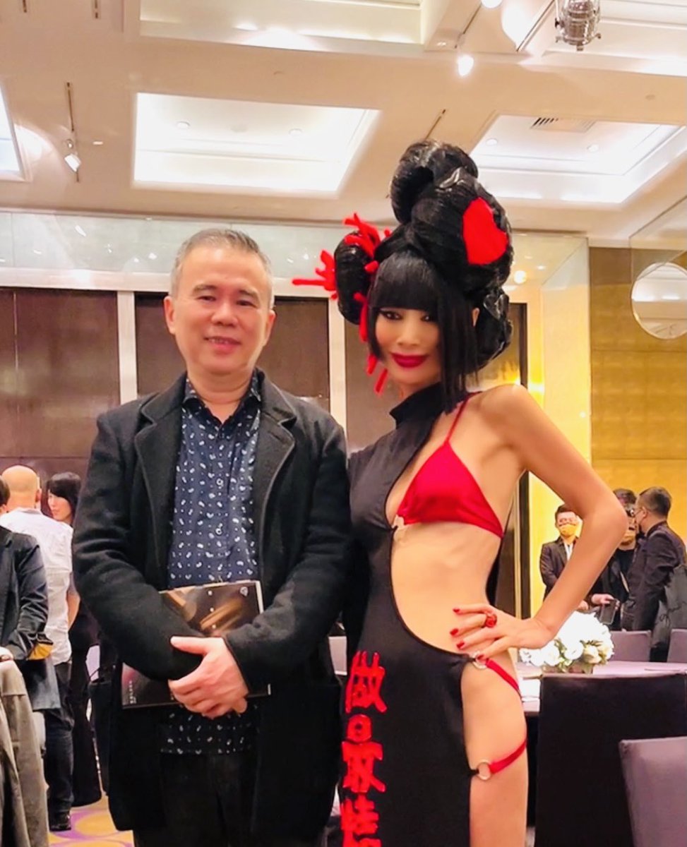 RealBaiLing's tweet photo. had all the fun posting celebrating, now I am posting something more serious for you, these 6 pics are me with these 3 #topdirector in Taiwan , of cause I love to work with all of them, I had honor to meet talked
https://t.co/MDpi2j8bKl #bailing #bailingmovie #白靈 #白靈電影 https://t.co/PYTkKZ2i2U