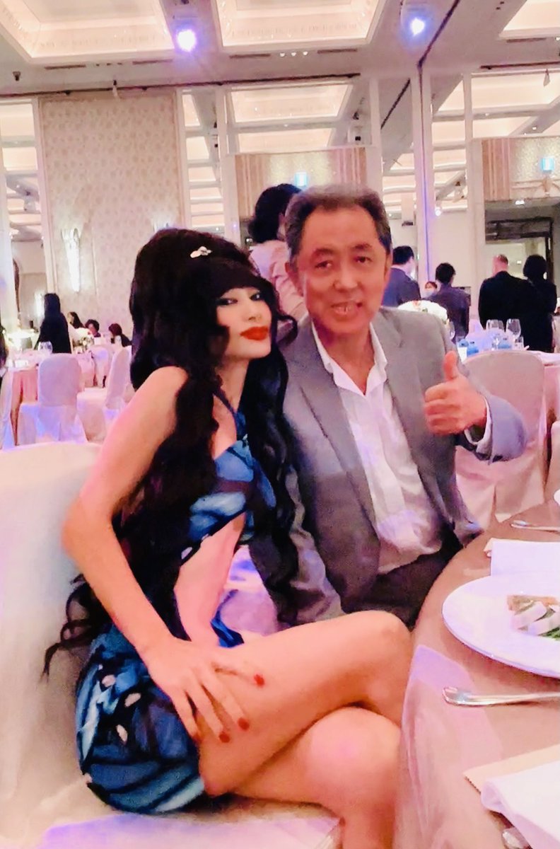 RealBaiLing's tweet photo. had all the fun posting celebrating, now I am posting something more serious for you, these 6 pics are me with these 3 #topdirector in Taiwan , of cause I love to work with all of them, I had honor to meet talked
https://t.co/MDpi2j8bKl #bailing #bailingmovie #白靈 #白靈電影 https://t.co/PYTkKZ2i2U