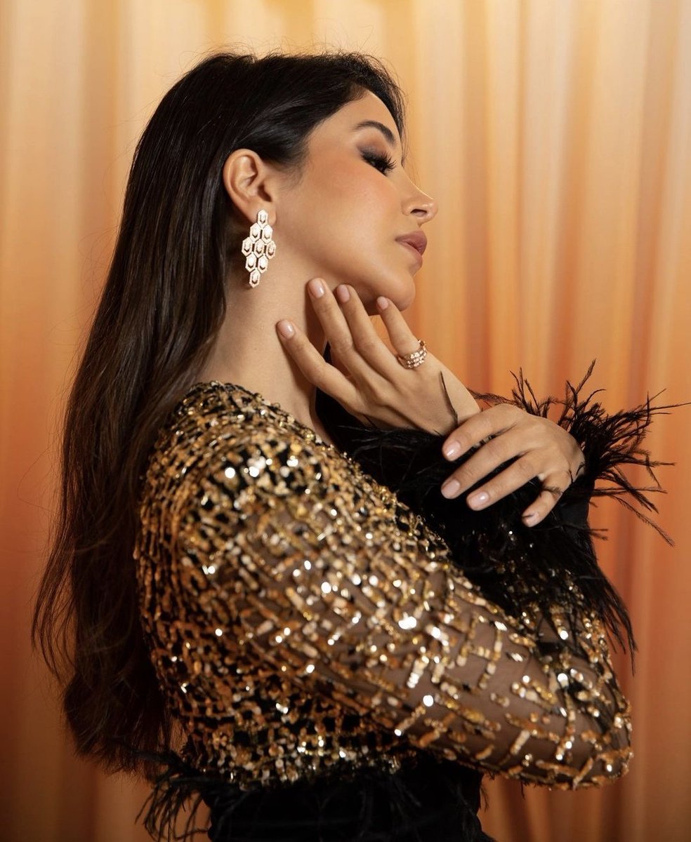 ajmalmagazine's tweet photo. #Celebrities and influencers attending the unveiling of the #magnificia @Bulgariofficial collection in #Dubai.

نجمات ومشاهير خلال حفل إطلاق أحدث مجموعة #مجوهرات لبولغري في دبي والتي تسمى #مانييفيكا.

#ajmalmagazine #bulgari #jewelry https://t.co/r5RvMB0D86