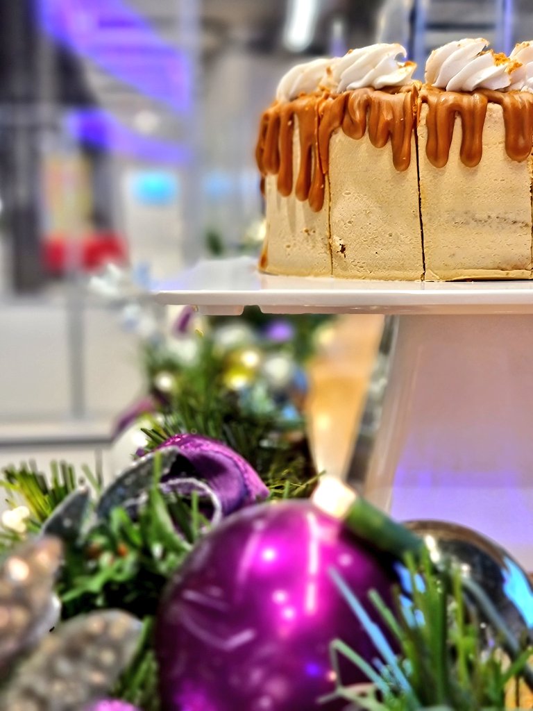 Catering_CoGC's tweet photo. Biscoff Drip Cake has been added to our Festive Bake line up today. Available at Starbucks on Level 2 at City Campus 🎄🎂😍 #welovethisbusiness @BaxterStorey @CofGCollege @ken__moodie https://t.co/lfwepbLN2B