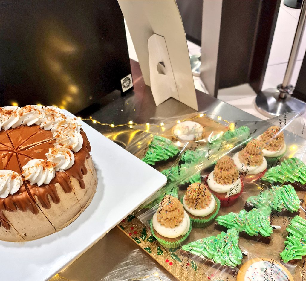 Catering_CoGC's tweet photo. Biscoff Drip Cake has been added to our Festive Bake line up today. Available at Starbucks on Level 2 at City Campus 🎄🎂😍 #welovethisbusiness @BaxterStorey @CofGCollege @ken__moodie https://t.co/lfwepbLN2B