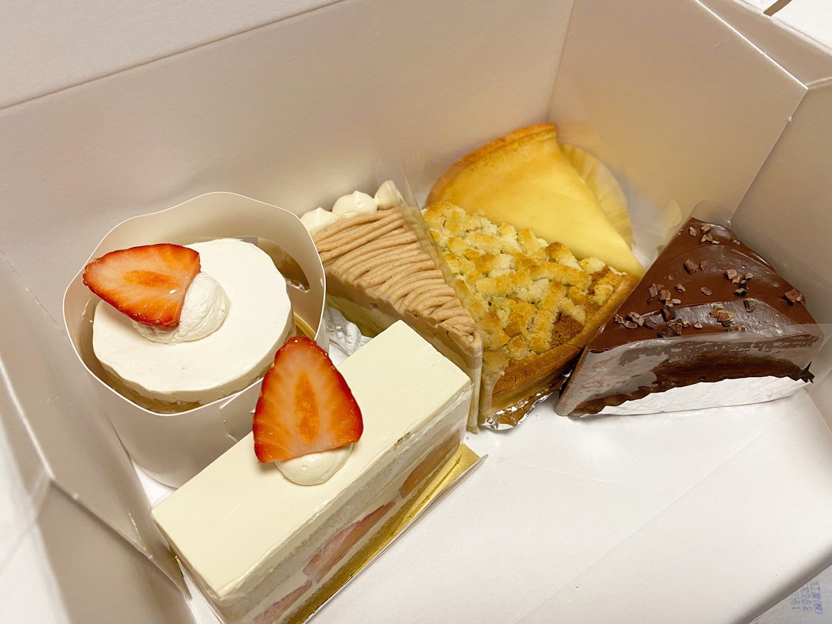 ox_athletes's tweet photo. hal okada のヴィーガンスイーツ🍰🌱
oxメンバーで食べ比べ😍
#halokada #vegansweets #vegancake https://t.co/5qMvbZVEAX