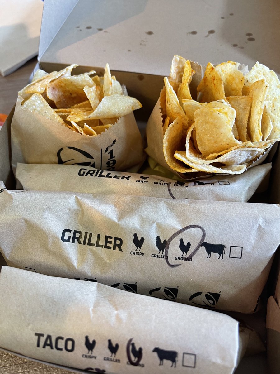 sightsofcy's tweet photo. I’m having a real Burrito today from TacoBell. 🌯🌮 #GrabAway https://t.co/nIUsh26eKr